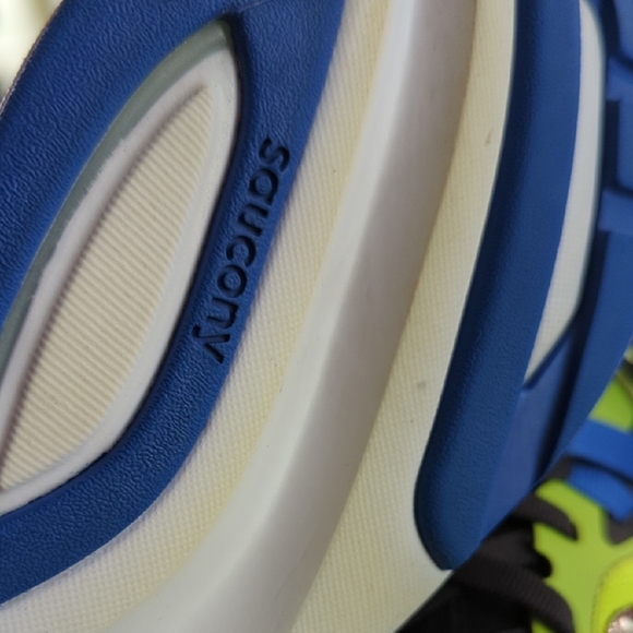 Saucony Men's Size 10 Neon Yellow Running Shoes Awesome Shape!!!! - Picture 7 of 15